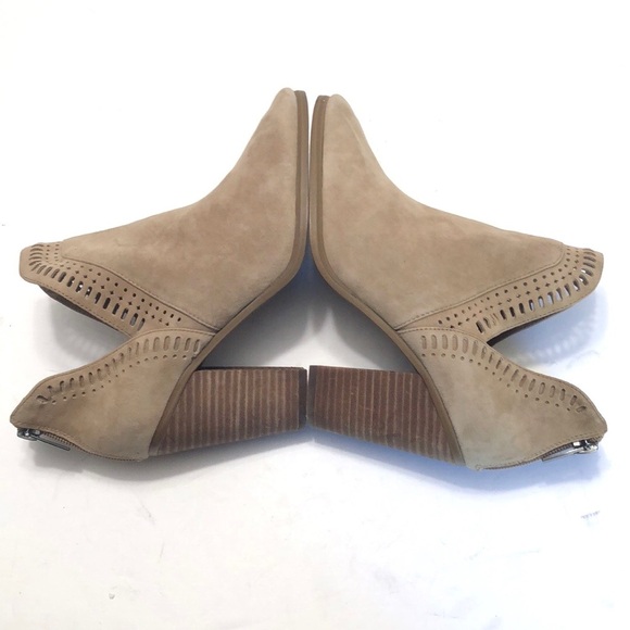 Vince Camuto Tan V-Sides Back Zip Block Heel Suede Ankle Boots 8M - Picture 6 of 16